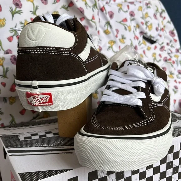 Vans Men’s Rowan
Dark Brown
VN0A5JICDRB Sneakers - Picture 10 of 16